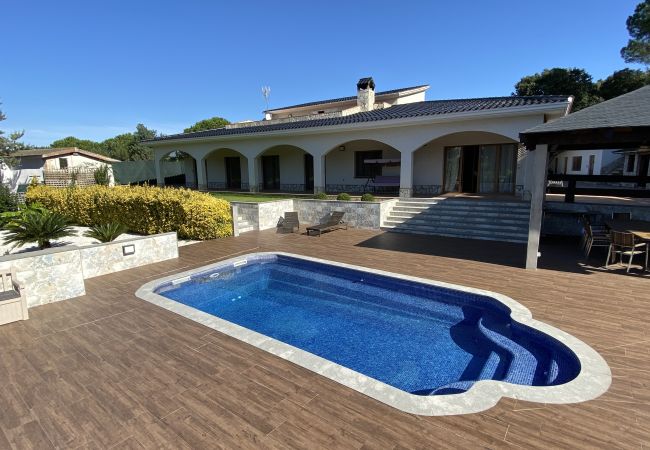 Villa in Tordera - Vivalidays Villa Kiros Villa in Tordera - Vivalidays Villa Kiros