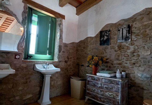 Landhaus in Mieres - Vivalidays Casa Rural Anna   Mieres  Gerona Landhaus in Mieres - Vivalidays Casa Rural Anna   Mieres  Gerona