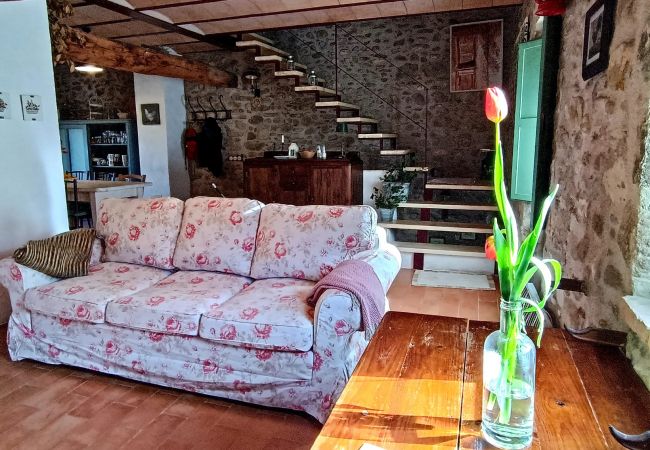 Landhaus in Mieres - Vivalidays Casa Rural Anna   Mieres  Gerona Landhaus in Mieres - Vivalidays Casa Rural Anna   Mieres  Gerona