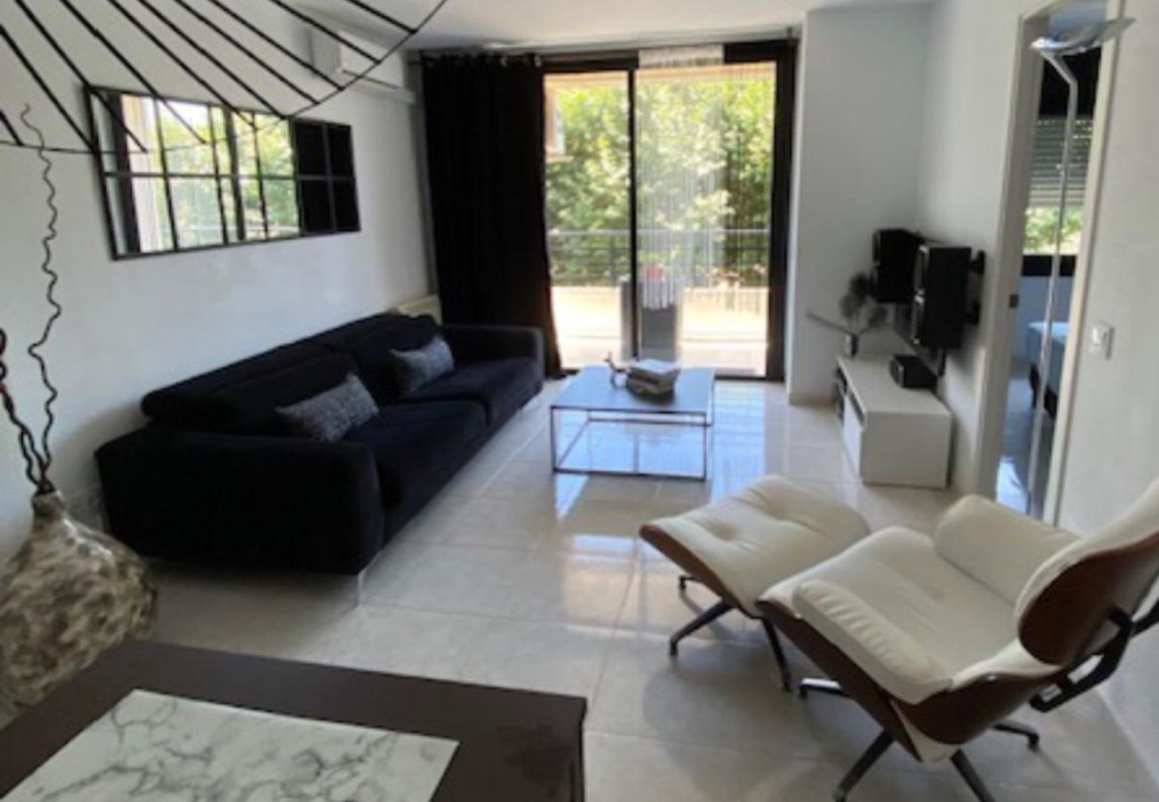 Apartment in Calella - Vivalidays Yolanda - Calella