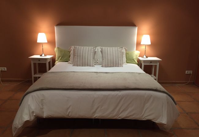 Villa in Tordera - Vivalidays Villa Kiros