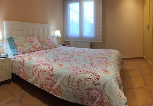 Villa in Tordera - Vivalidays Villa Kiros