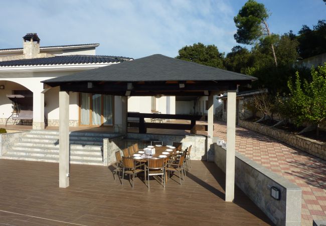 Villa in Tordera - Vivalidays Villa Kiros