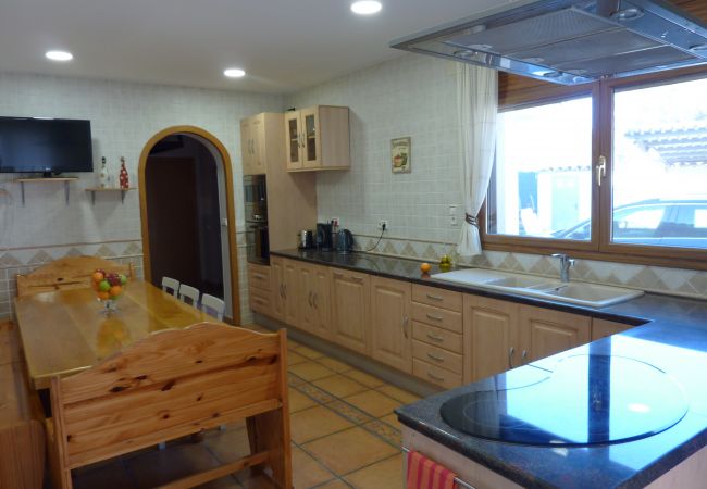 Villa in Tordera - Vivalidays Villa Kiros