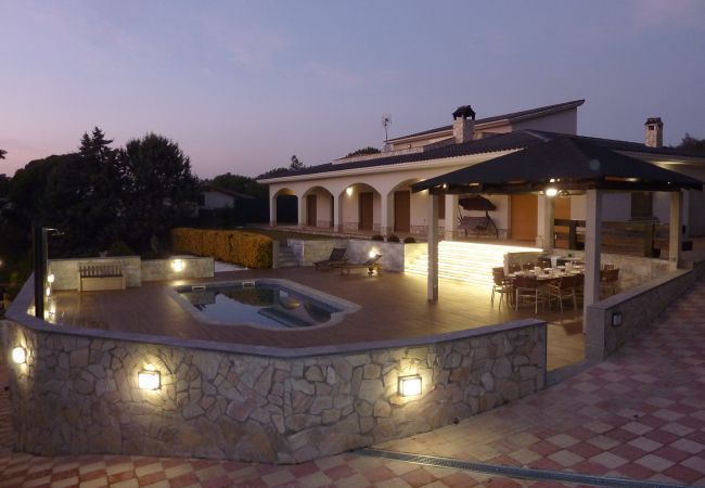 Villa in Tordera - Vivalidays Villa Kiros