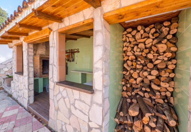 Villa in Tordera - Vivalidays Villa Kiros