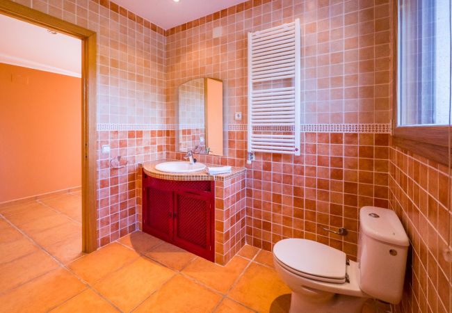 Villa in Tordera - Vivalidays Villa Kiros