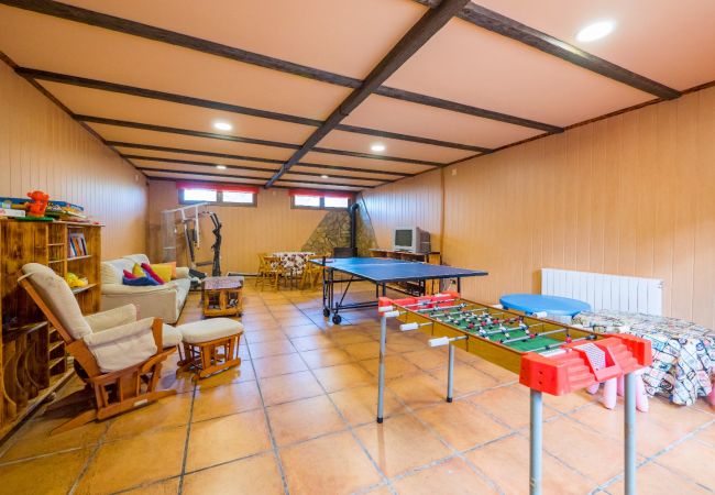 Villa in Tordera - Vivalidays Villa Kiros