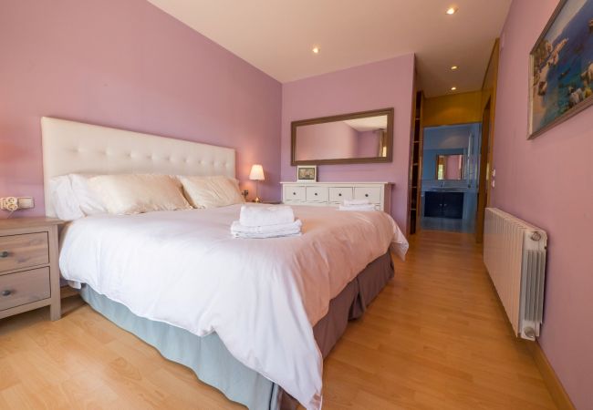 Villa in Tordera - Vivalidays Villa Kiros