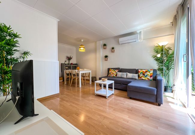 Apartment in Calella - Vivalidays Albert - Calella