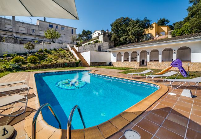 Дом на Palafolls - Vivalidays Villa Genis Дом на Palafolls - Vivalidays Villa Genis