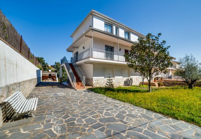 Дом на Palafolls - Vivalidays Villa Genis Дом на Palafolls - Vivalidays Villa Genis