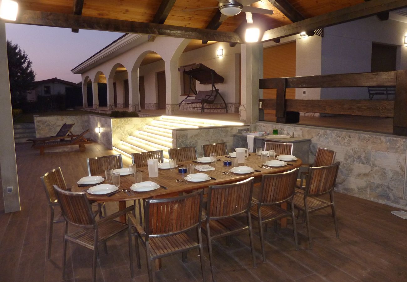 Вилла на Tordera - Vivalidays Villa Kiros Вилла на Tordera - Vivalidays Villa Kiros