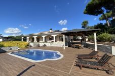 Вилла на Tordera - Vivalidays Villa Kiros