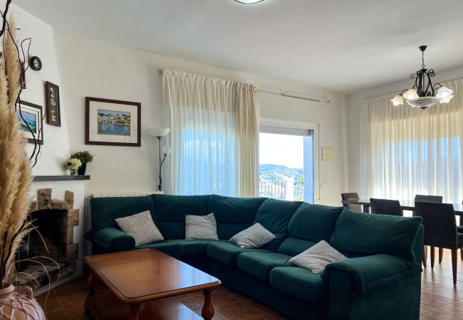 Шале на Sant Cebrià de Vallalta - Vivalidays Casa Ricardo Шале на Sant Cebrià de Vallalta - Vivalidays Casa Ricardo