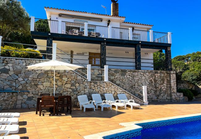 Шале на Sant Cebrià de Vallalta - Vivalidays Casa Ricardo Шале на Sant Cebrià de Vallalta - Vivalidays Casa Ricardo