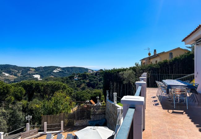 Шале на Sant Cebrià de Vallalta - Vivalidays Casa Ricardo Шале на Sant Cebrià de Vallalta - Vivalidays Casa Ricardo