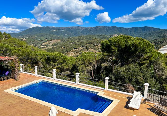 Шале на Sant Cebrià de Vallalta - Vivalidays Casa Ricardo Шале на Sant Cebrià de Vallalta - Vivalidays Casa Ricardo