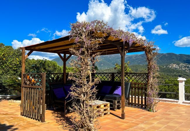 Шале на Sant Cebrià de Vallalta - Vivalidays Casa Ricardo Шале на Sant Cebrià de Vallalta - Vivalidays Casa Ricardo