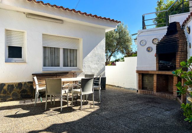Шале на Sant Cebrià de Vallalta - Vivalidays Casa Ricardo Шале на Sant Cebrià de Vallalta - Vivalidays Casa Ricardo