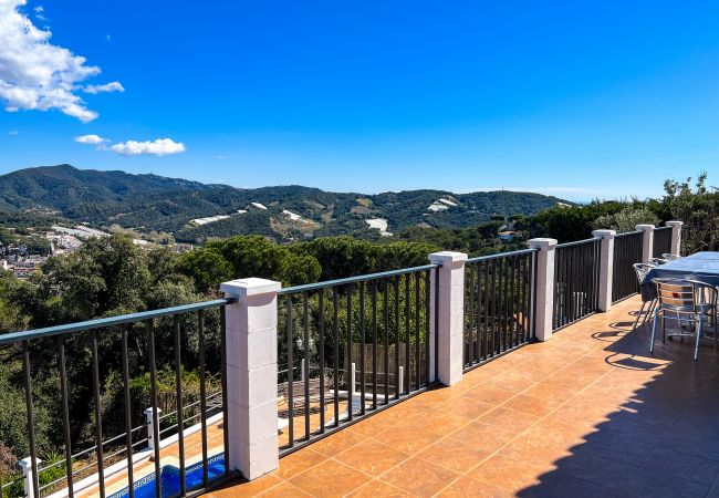 Шале на Sant Cebrià de Vallalta - Vivalidays Casa Ricardo Шале на Sant Cebrià de Vallalta - Vivalidays Casa Ricardo