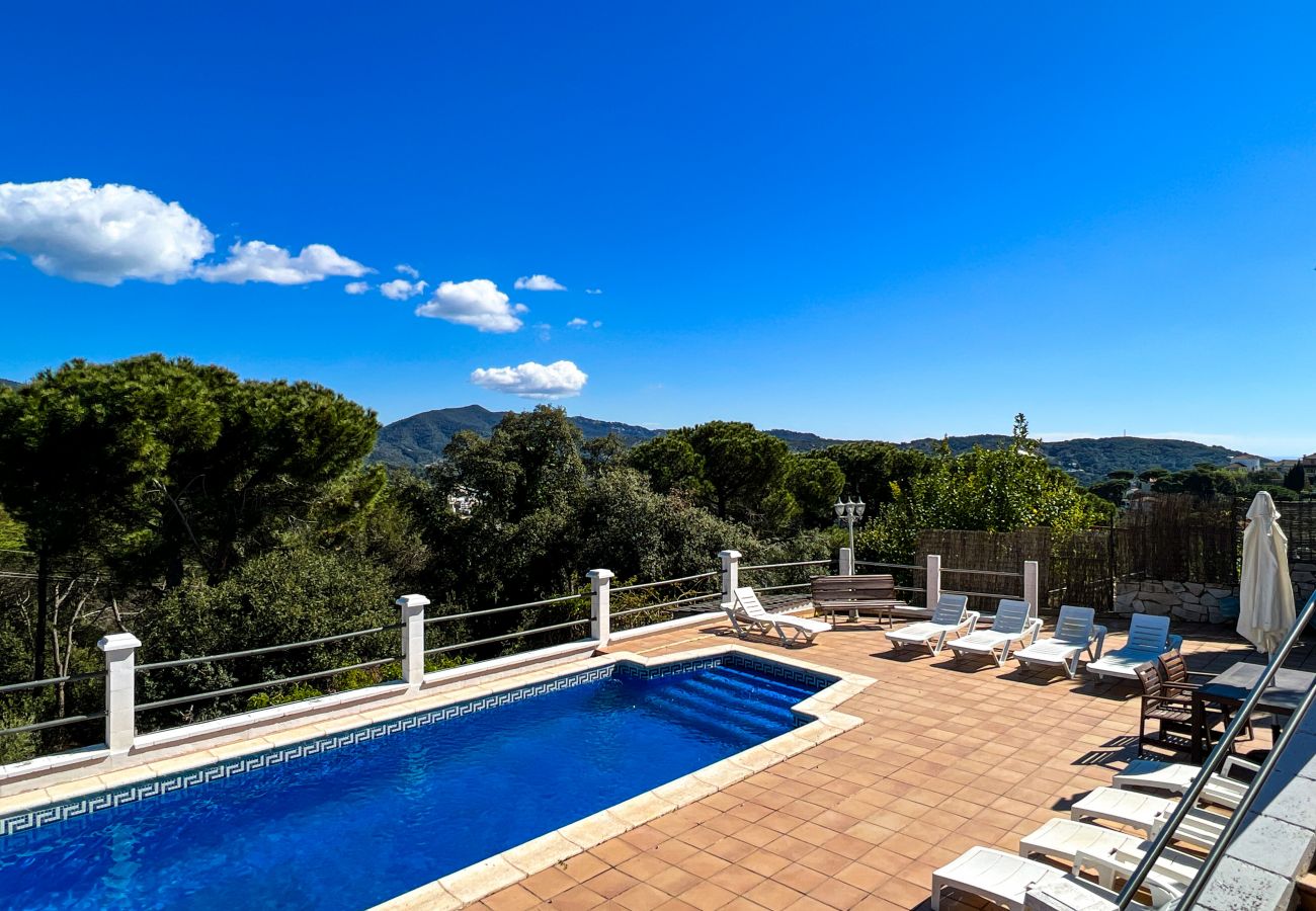 Шале на Sant Cebrià de Vallalta - Vivalidays Casa Ricardo Шале на Sant Cebrià de Vallalta - Vivalidays Casa Ricardo