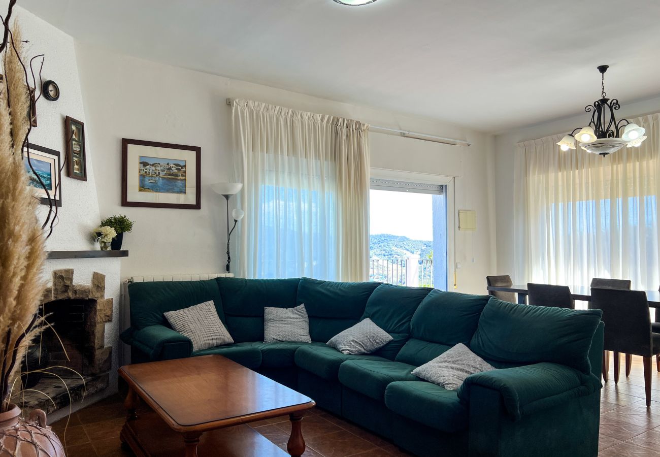 Шале на Sant Cebrià de Vallalta - Vivalidays Casa Ricardo Шале на Sant Cebrià de Vallalta - Vivalidays Casa Ricardo