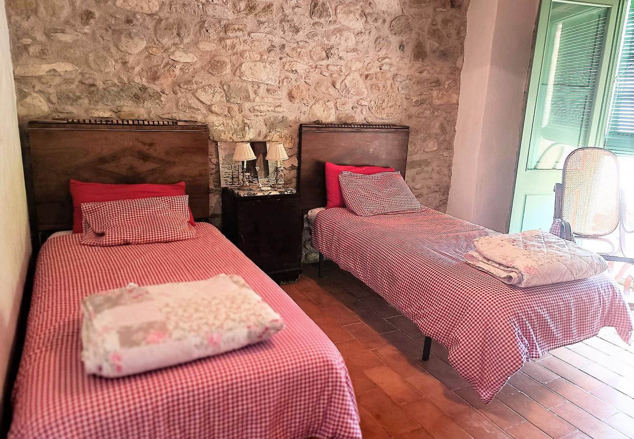 Коттедж на Mieres - Vivalidays Casa Rural Anna   Mieres  Gerona Коттедж на Mieres - Vivalidays Casa Rural Anna   Mieres  Gerona