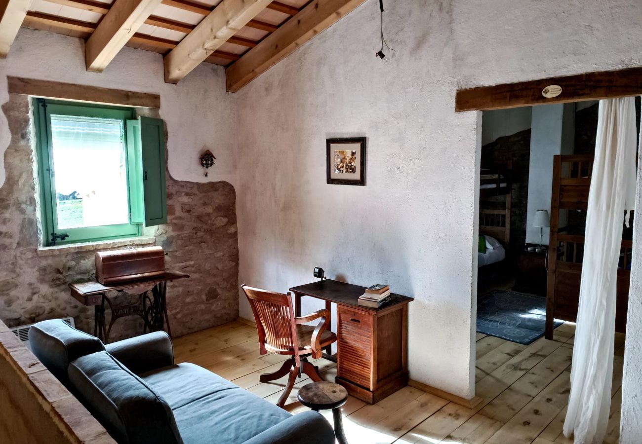 Коттедж на Mieres - Vivalidays Casa Rural Anna   Mieres  Gerona Коттедж на Mieres - Vivalidays Casa Rural Anna   Mieres  Gerona