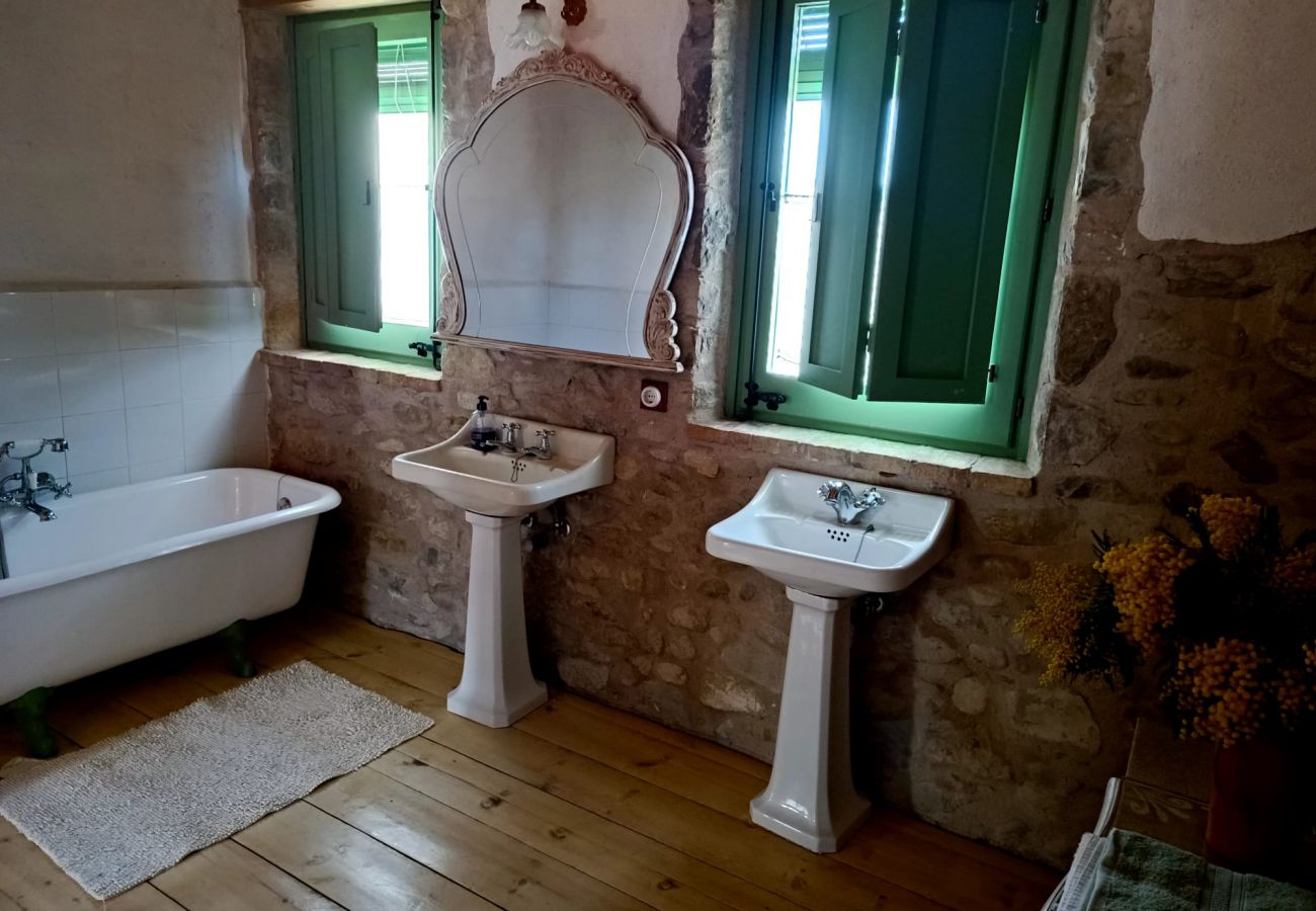 Коттедж на Mieres - Vivalidays Casa Rural Anna   Mieres  Gerona Коттедж на Mieres - Vivalidays Casa Rural Anna   Mieres  Gerona