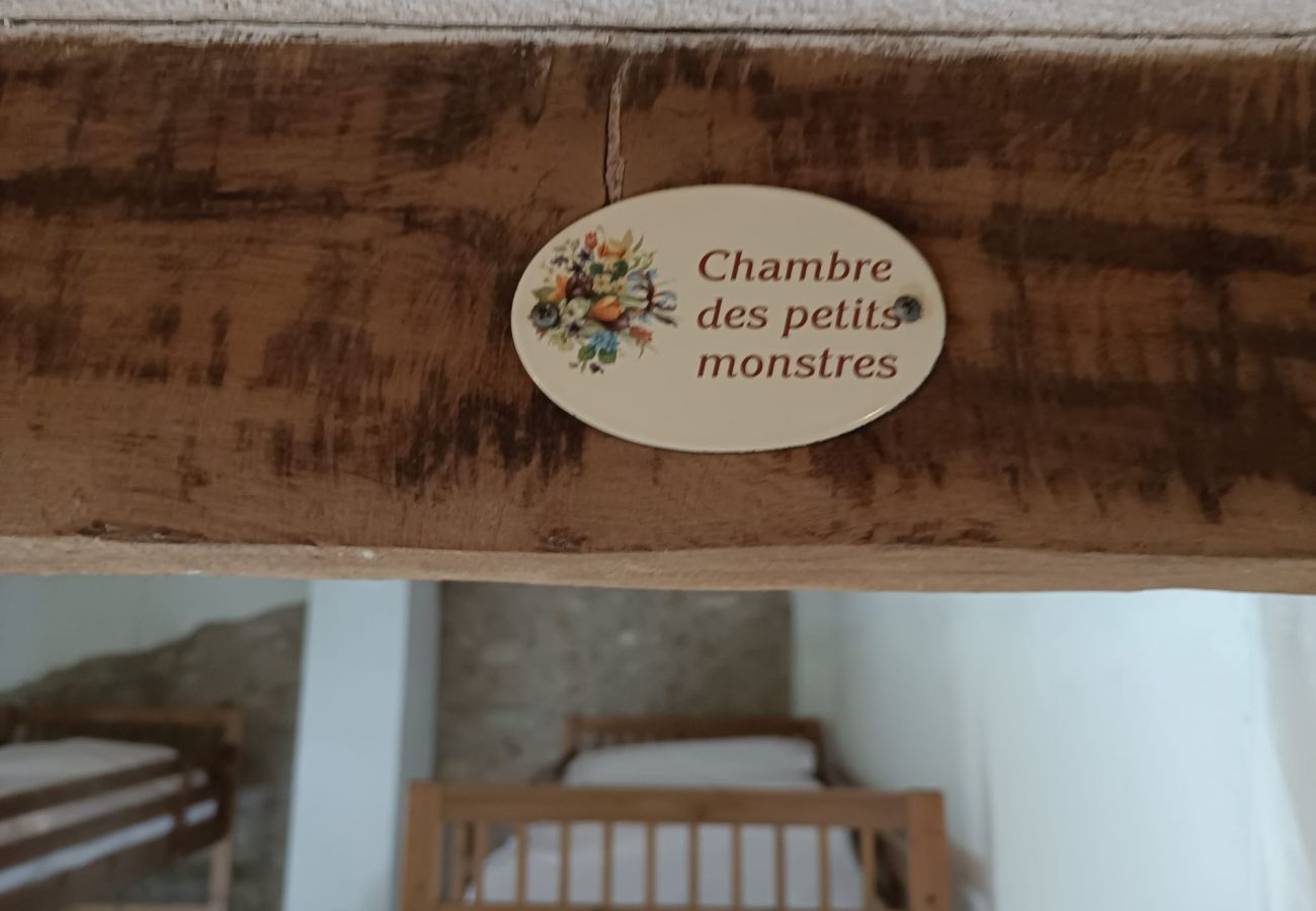 Коттедж на Mieres - Vivalidays Casa Rural Anna   Mieres  Gerona Коттедж на Mieres - Vivalidays Casa Rural Anna   Mieres  Gerona