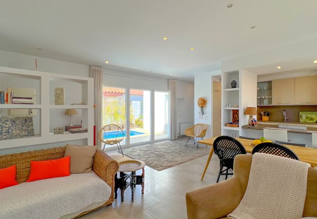 Дом на Pineda de Mar - Vivalidays Greco House - Pineda de Mar Дом на Pineda de Mar - Vivalidays Greco House - Pineda de Mar