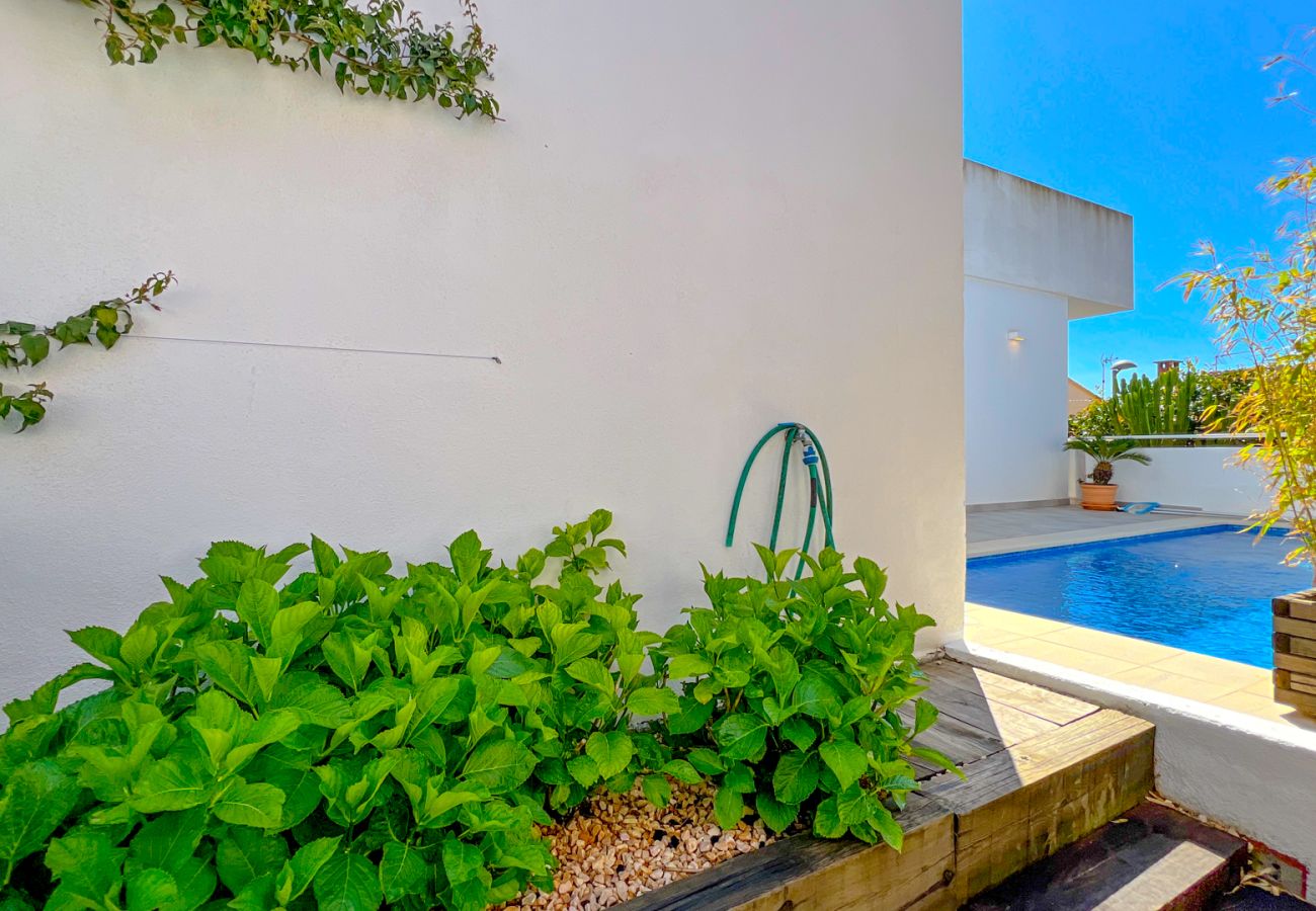 Дом на Pineda de Mar - Vivalidays Greco House - Pineda de Mar Дом на Pineda de Mar - Vivalidays Greco House - Pineda de Mar