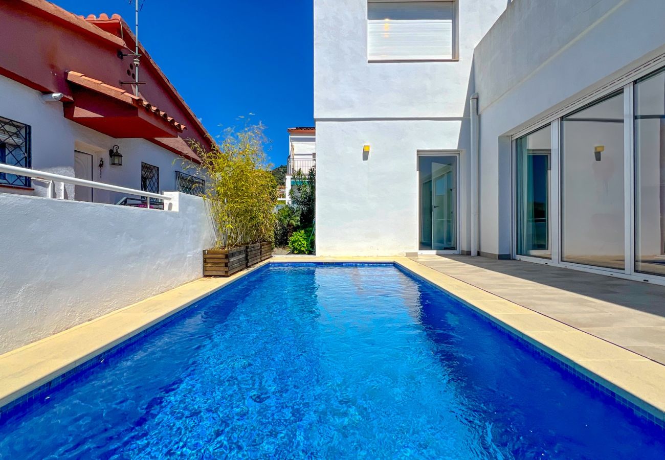 Дом на Pineda de Mar - Vivalidays Greco House - Pineda de Mar Дом на Pineda de Mar - Vivalidays Greco House - Pineda de Mar