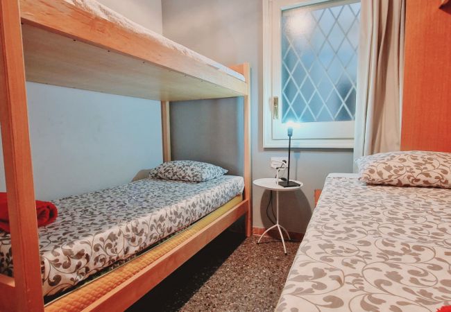 Апартаменты на Lloret de Mar - Vivalidays Rosalia -  LLoret de Mar - Temporal Апартаменты на Lloret de Mar - Vivalidays Rosalia -  LLoret de Mar - Temporal